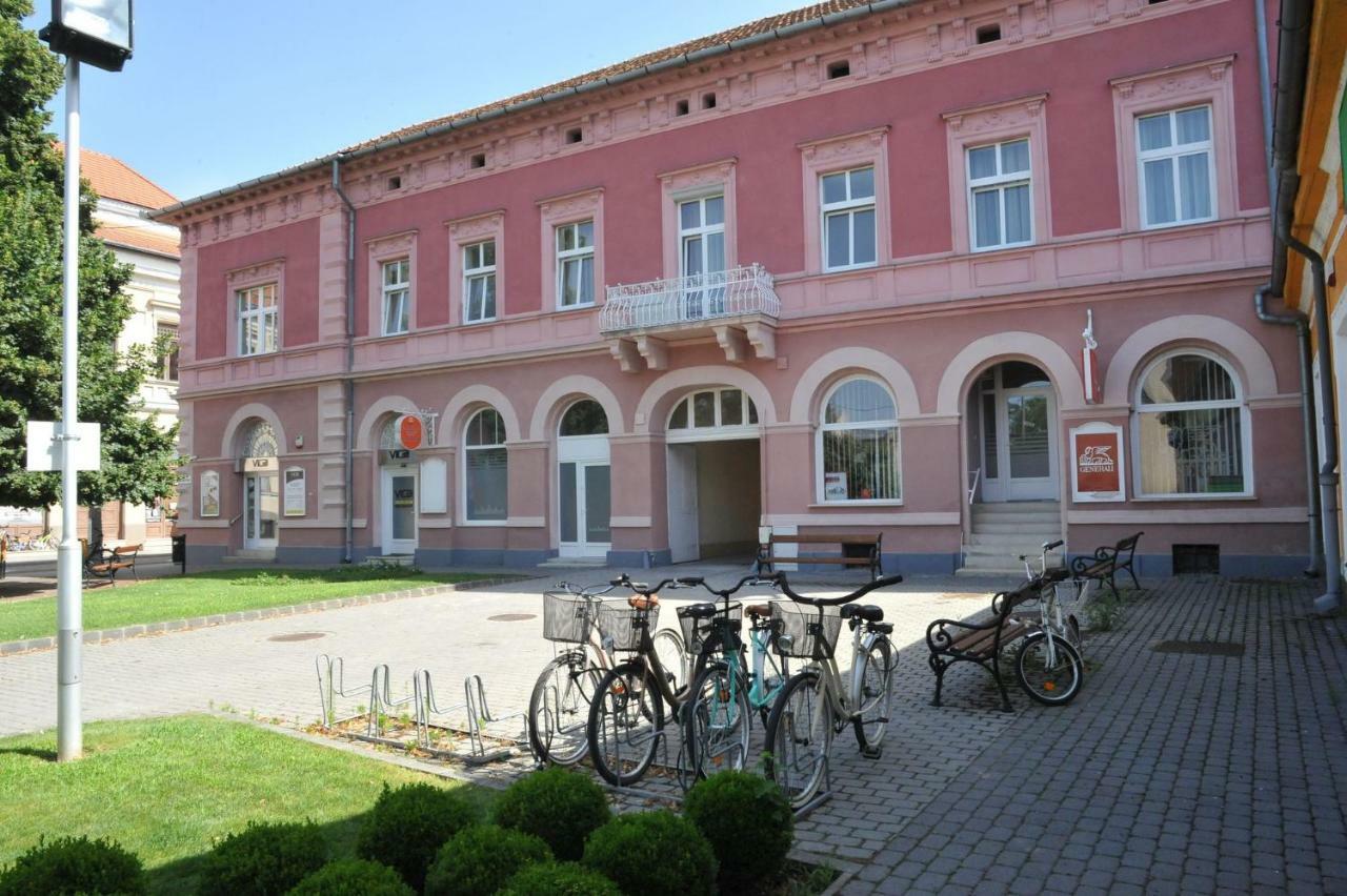 Hotel Piros Arany Panzio Kalocsa Exteriér fotografie