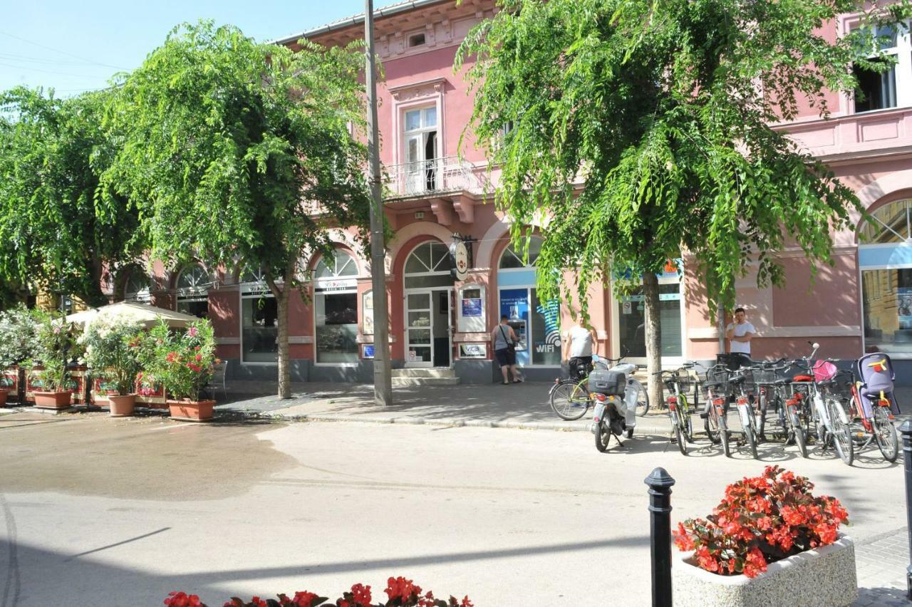 Hotel Piros Arany Panzio Kalocsa Exteriér fotografie