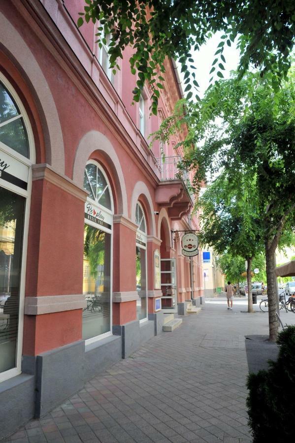 Hotel Piros Arany Panzio Kalocsa Exteriér fotografie