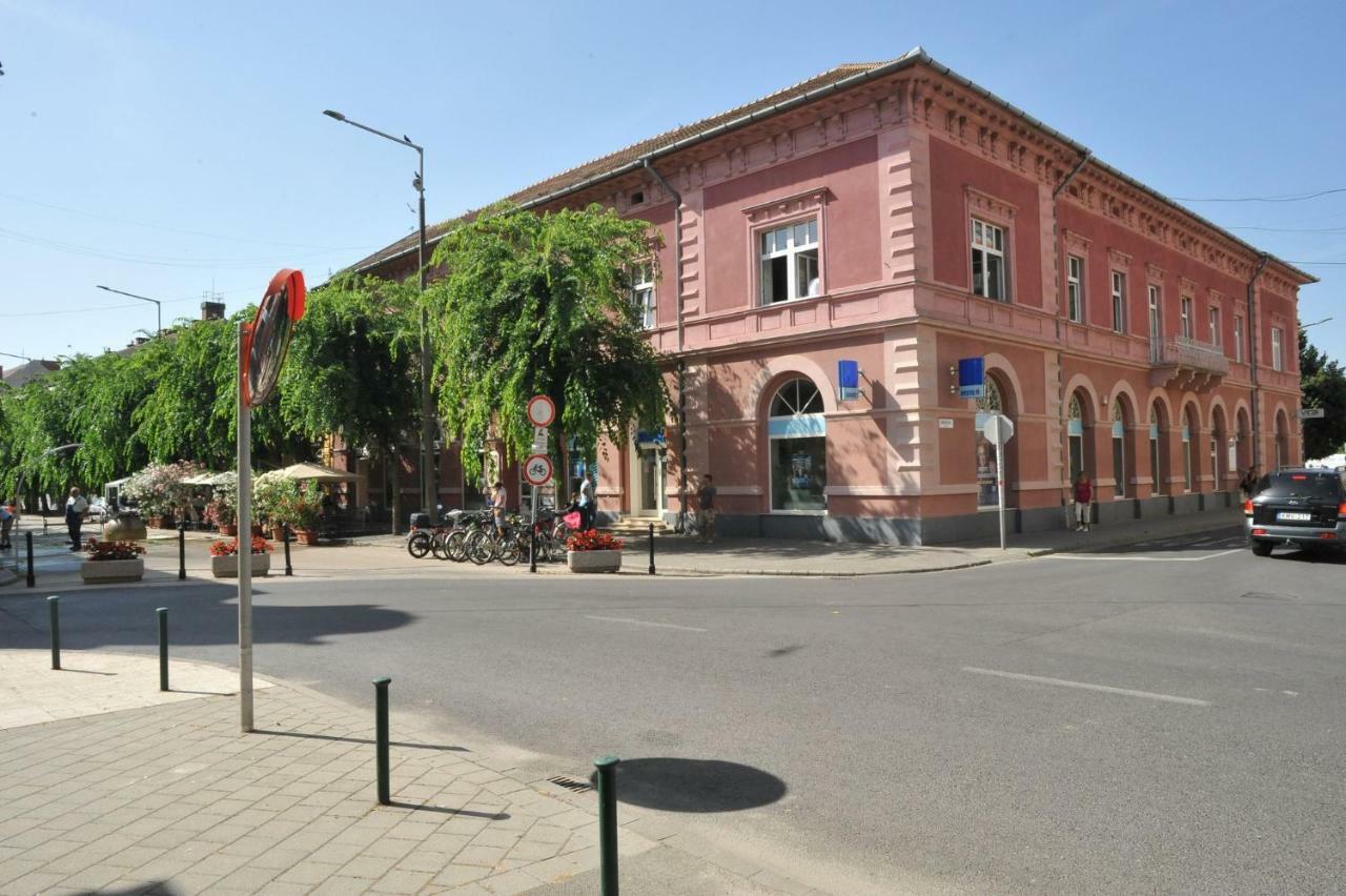 Hotel Piros Arany Panzio Kalocsa Exteriér fotografie